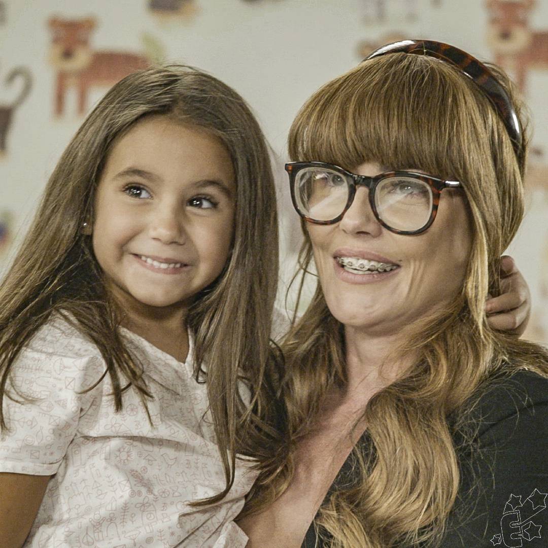Cena de Maria Flor em <i>Salve-se Quem Puder</i> vai ao ar e Deborah Secco se derrete: <i>- Pensem em uma mamãe ansiosa e muito feliz!</i>