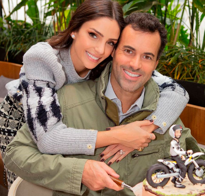 Carol Celico, ex de Kaká, marca data de casamento em homenagem ao pai