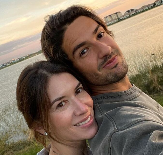 Alexandre Pato celebra dois anos de casamento com Rebeca Abravanel: <i>Você faz os meus dias mais felizes</i>