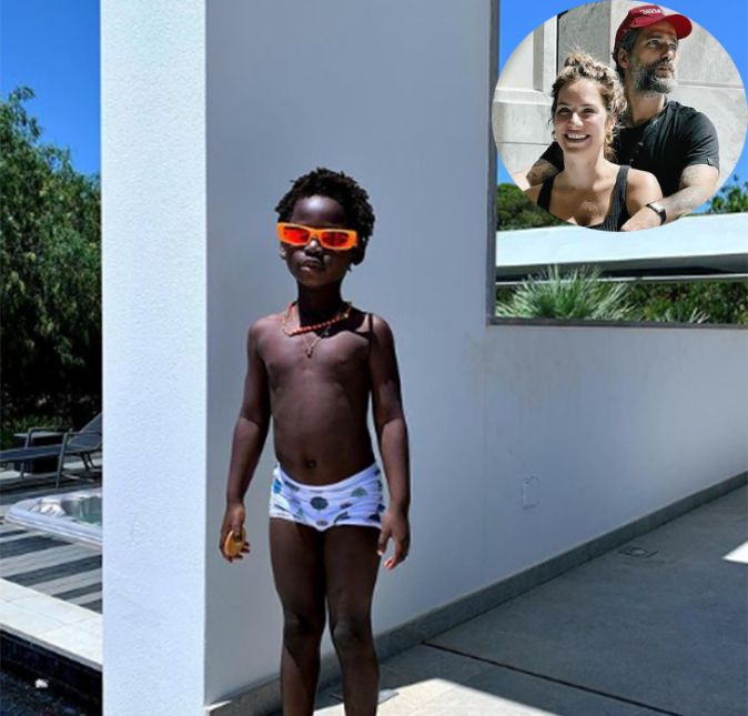 Giovanna não poderia deixar um clique tão estiloso de Bless passar em branco, né? Por isso, ao mostrar o momento do filho do meio nas redes sociais, a apresentadora disse: BLESSSSSSS do céu, como você é LINDO FILHO! Quando o seu filho SABE o que é ser gato e ter estilo próprio desde pequeno! Pegou o óculos da tia @itsjulianaherc e falou Nossa que estileira esse óculos, posso usar?. Depois mandou um Tira uma foto aí. Viu a foto, gostou, achou estiloso, como ele mesmo disse e voltou para a piscina! SÓ ACHO que tia @itsjulianaherc tinha que dar esse óculos pra ele, não acham???? Diz aí...Kkkkkkkkkk. Muita fofura, né?