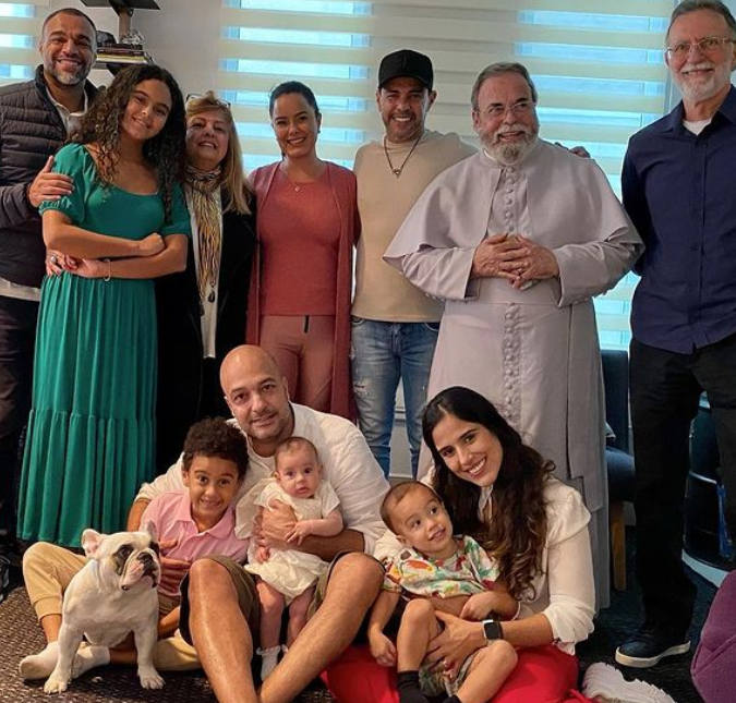 Zilu Camargo lamenta ausência no batizado da neta, filha de Camilla Camargo