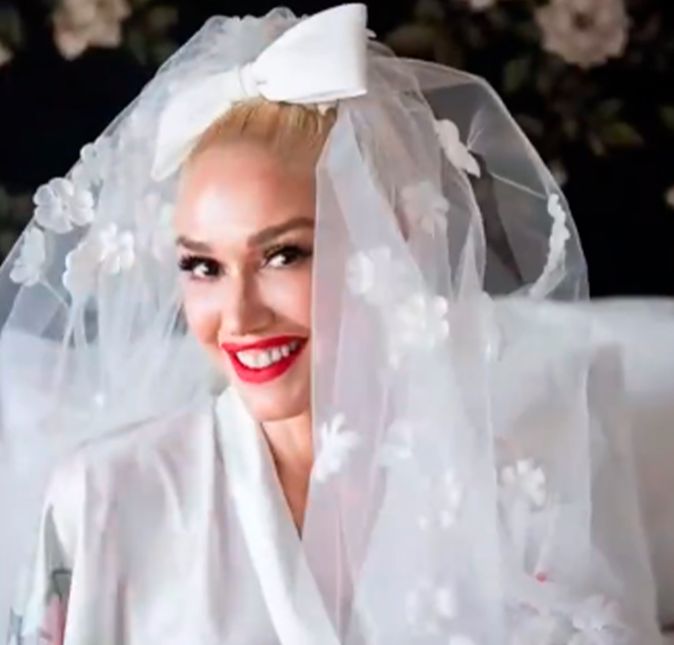 A cantora ainda aproveitou para exibir sua preparação antes do casamento. Com um véu, ela apareceu sorrindo em outra publicação do Instagram e comemorou: 3 de julho de 2021. Linda, não é? A cantora ainda aproveitou para exibir sua preparação antes do casamento. Com um véu, ela apareceu sorrindo em outra publicação do Instagram e comemorou: 3 de julho de 2021. Linda, não é?