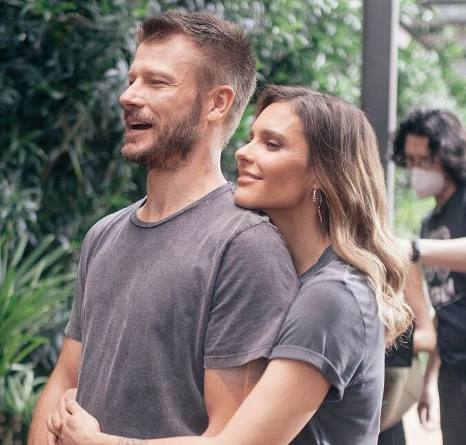 Fernanda Lima confessa que já teve sonhos eróticos sem Rodrigo Hilbert e ele rebate: <i>Não precisa me contar</i>