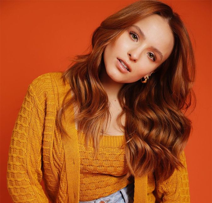 Larissa Manoela faz o maior sucesso pelo Brasil! Ela viveu Maria Joaquina em Carrossel, as irmãs gêmeas Manuela e Isabela em Cúmplices de um Resgate, do SBT, além de ter participado de filmes como Meus 15 Anos e Fala Sério, Mãe!. Hoje em dia, a atriz deu um salto na carreira e está estrelando a novela Além da Ilusão, na TV Globo. Por toda essa popularidade, reunimos algumas curiosidades sobre a estrela teen para você se tornar a fã número um da atriz e cantora; confira!