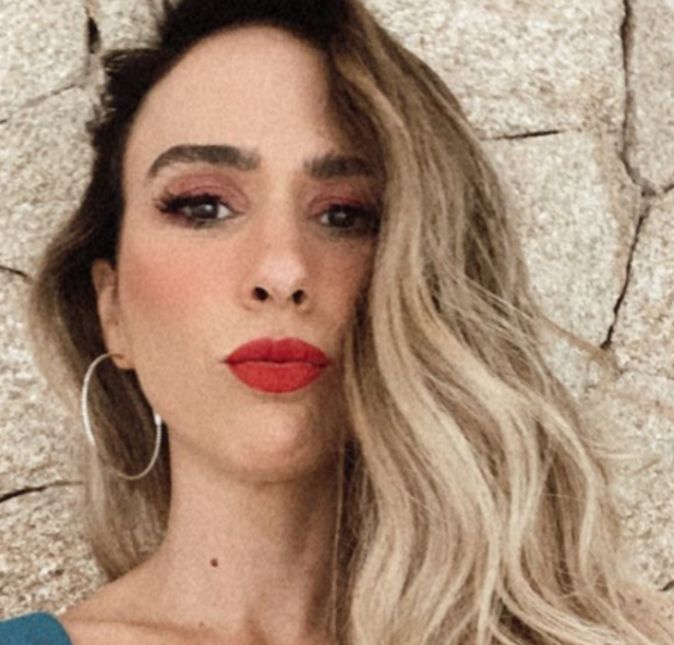 Tatá Werneck era super amiga de Paulo Gustavo e está sofrendo muito com a morte do humorista, e em suas redes sociais a apresentadora chegou a falar o quando emagreceu após a morte de seu amigo:  Eu consegui ganhar dois quilos, graças a Deus. Cada um tem uma história. Eu, quando estou triste, não fico com fome. Isso é algo antigo. Quando eu tinha uns 12 anos, eu fiquei um ano internada com desidratação. Quando o Paulo morreu eu cheguei a 40 quilos. Eu fiz vários exames para ver se era só emocional, e era só emocional mesmo!