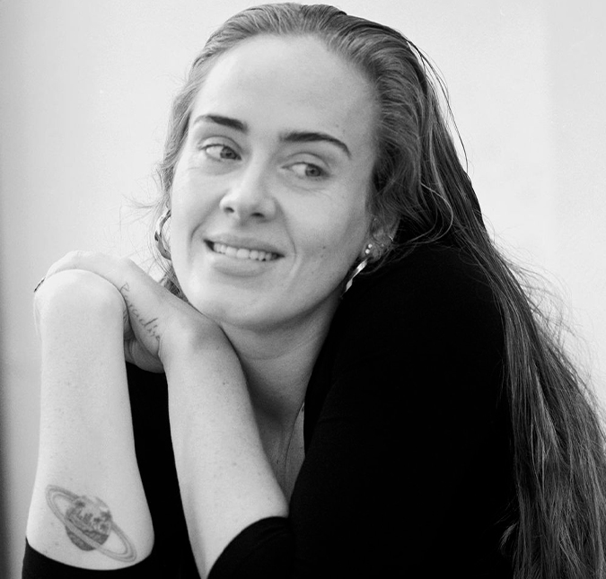 Adele é flagrada com suposto namorado durante jogo nos Estados Unidos; saiba mais!
