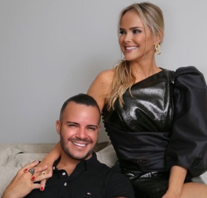 Chegou o dia! Na próxima sexta-feira, dia 23, vai ao ar a final do Power Couple Brasil, que agora está sob o comando de Adriane Galisteu. E se tem algo que é tenso no reality show de casais é a temida DR, disputa dos participantes pela permanência na Mansão Power. Isso porque ninguém quer sair do jogo e voltar para casa sem o grande prêmio! Nina Cachoeira e seu marido, Filipe não deixaram a peteca cair e protagonizaram na edição mais recente do programa uma briguinha pra lá de maravilhosa para a visão do público de casa. Tudo se deu porque Nina acabou ficando com raiva que eles não conseguiram ganhar uma prova e simplesmente descontou todo o seu ódio no maridão. Ela ainda na hora de soltar os cachorros revelou que ele não escuta nunca os conselhos dela. Mas depois de muita conversa e deixar toda a raiva sair, os dois se acertaram e logo foram eliminados do programa. Relembre, a seguir, as DR's que mais agitaram a história do Power Couple Brasil! Chegou o dia! Na próxima sexta-feira, dia 23, vai ao ar a final do Power Couple Brasil, que agora está sob o comando de Adriane Galisteu. E se tem algo que é tenso no reality show de casais é a temida DR, disputa dos participantes pela permanência na Mansão Power. Isso porque ninguém quer sair do jogo e voltar para casa sem o grande prêmio! Nina Cachoeira e seu marido, Filipe não deixaram a peteca cair e protagonizaram na edição mais recente do programa uma briguinha pra lá de maravilhosa para a visão do público de casa. Tudo se deu porque Nina acabou ficando com raiva que eles não conseguiram ganhar uma prova e simplesmente descontou todo o seu ódio no maridão. Ela ainda na hora de soltar os cachorros revelou que ele não escuta nunca os conselhos dela. Mas depois de muita conversa e deixar toda a raiva sair, os dois se acertaram e logo foram eliminados do programa. Relembre, a seguir, as DR's que mais agitaram a história do Power Couple Brasil!