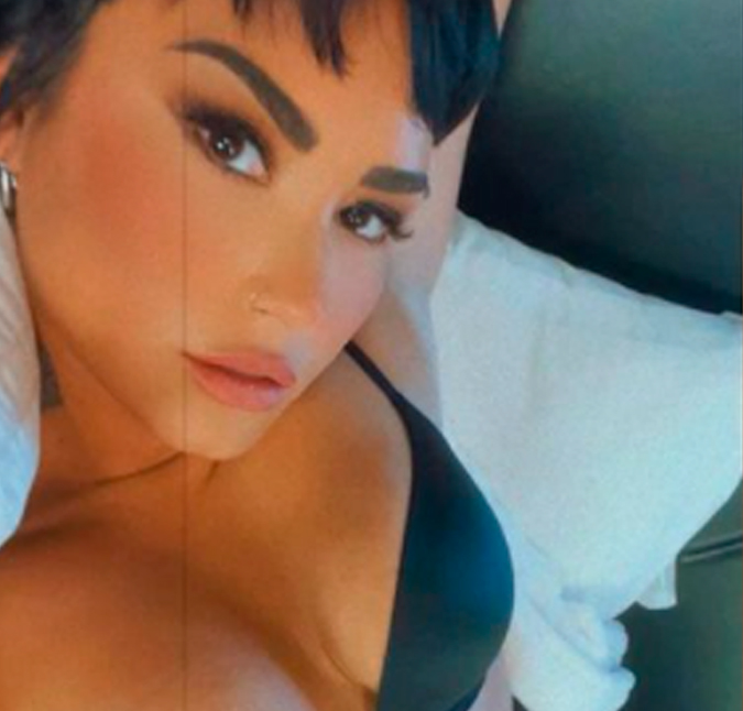 Demi Lovato posa de <i>lingerie</i> e dispara: <i>Tive que filmar uma cena de sexo hoje</i>