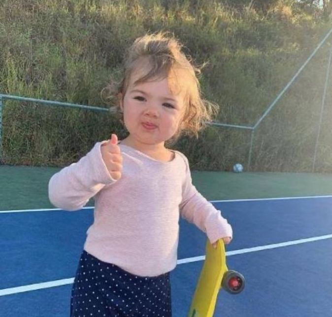 No clima das Olimpíadas de Tóquio em 2021, Tatá resolveu parabenizar a equipe brasileira de skate, modalidade que fez estreia nos jogos realizados no Japão, postando uma foto da filha posando com um skate e fazendo sinal de jóia para o clique. Na legenda, a apresentadora brincou:
Parabéns a galera. 2028 talvez minha Deusa esteja lá. E mamãe vai ser daquelas que grita e invade a pista e geral fica p**o. No clima das Olimpíadas de Tóquio em 2021, Tatá resolveu parabenizar a equipe brasileira de skate, modalidade que fez estreia nos jogos realizados no Japão, postando uma foto da filha posando com um skate e fazendo sinal de jóia para o clique. Na legenda, a apresentadora brincou:
Parabéns a galera. 2028 talvez minha Deusa esteja lá. E mamãe vai ser daquelas que grita e invade a pista e geral fica p**o.