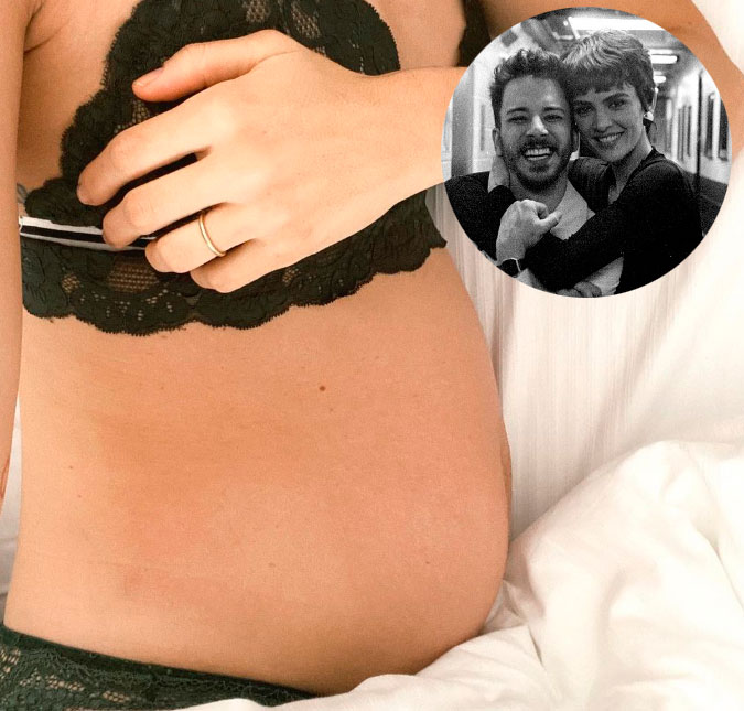 Monica Benini compartilha relato e barriga de oito meses de gravidez: <i>Somos dois corações</i>