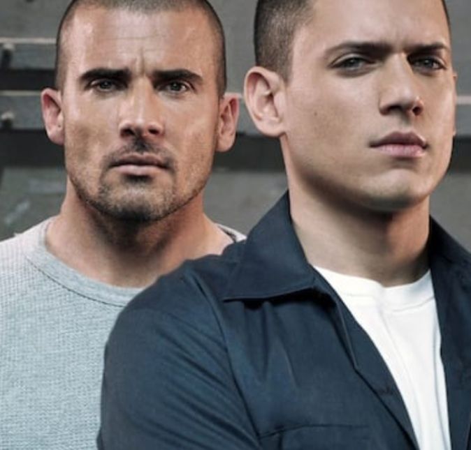 Infelizmente Prison Break também entra nesta categoria de piores finais porque a serie praticamente terminou com um final feliz para todo mundo e cada um pagando as suas dívidas, mas os produtores acharam legal adiantar alguns anos e Michael aparecer morto.