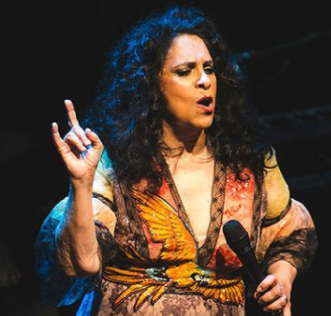 Gal Costa brinca com abreviação do nome de um nadador brasileiro
