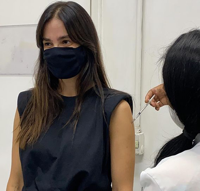 Após se recuperar da Covid-19, Vera Viel recebe primeira dose da vacina contra a doença: <i>Finalmente chegou o dia!</i>