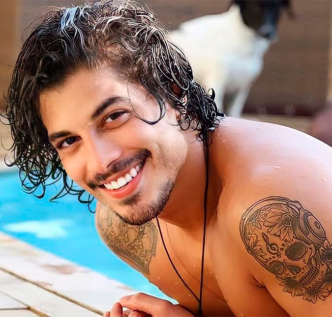 Douglas Sampaio revela que já ficou com homem: <i>- Não tenho problema nenhum com isso</i>