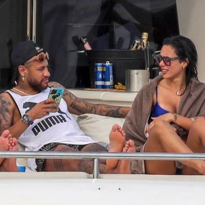 Ex-affair de Neymar esquece craque e engata namoro com outro - Fotos - R7  Futebol