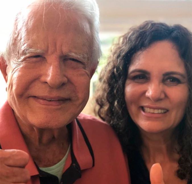 Em entrevista ao programa A Tarde é Sua no dia 5 de agosto, Fátima Sampaio, esposa do jornalista, deu sua versão sobre a briga familiar. Ela relatou que vinha sendo ameaçada há um bom tempo e que o casal está chateado com a confusão: Eles foram aumentando a agressão, nos perseguindo. Vocês pensam que isso é de agora? Isso é uma coisa antiga. Tem 21 anos que estou com o Cid. Vocês podem imaginar o que essas pessoas têm tentado fazer comigo, mas era de forma mais particular e discreta, as chantagens, as ameaças, os jogos. Não são ameaças claras, são veladas e é muito triste, disse ela, que ainda negou que tenha agredido o marido e ainda criticou o ex-funcionário da casa da família, que afirmou ter visto agredir o jornalista. E ainda alfinetou Roger: Esse menino eu conheço o caráter transtornado. Não me assusta mais, eu sabia que eu teria que lidar com ele pelo resto da vida, porque eu tô com o Cid e ele faz parte da vida do Cid. Em entrevista ao programa A Tarde é Sua no dia 5 de agosto, Fátima Sampaio, esposa do jornalista, deu sua versão sobre a briga familiar. Ela relatou que vinha sendo ameaçada há um bom tempo e que o casal está chateado com a confusão: Eles foram aumentando a agressão, nos perseguindo. Vocês pensam que isso é de agora? Isso é uma coisa antiga. Tem 21 anos que estou com o Cid. Vocês podem imaginar o que essas pessoas têm tentado fazer comigo, mas era de forma mais particular e discreta, as chantagens, as ameaças, os jogos. Não são ameaças claras, são veladas e é muito triste, disse ela, que ainda negou que tenha agredido o marido e ainda criticou o ex-funcionário da casa da família, que afirmou ter visto agredir o jornalista. E ainda alfinetou Roger: Esse menino eu conheço o caráter transtornado. Não me assusta mais, eu sabia que eu teria que lidar com ele pelo resto da vida, porque eu tô com o Cid e ele faz parte da vida do Cid.