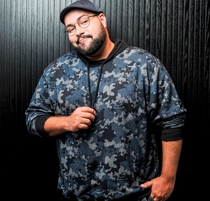 Após polêmica com a família, Tiago Abravanel será jurado de <i>reality show</i> de <i>drag queens</i>