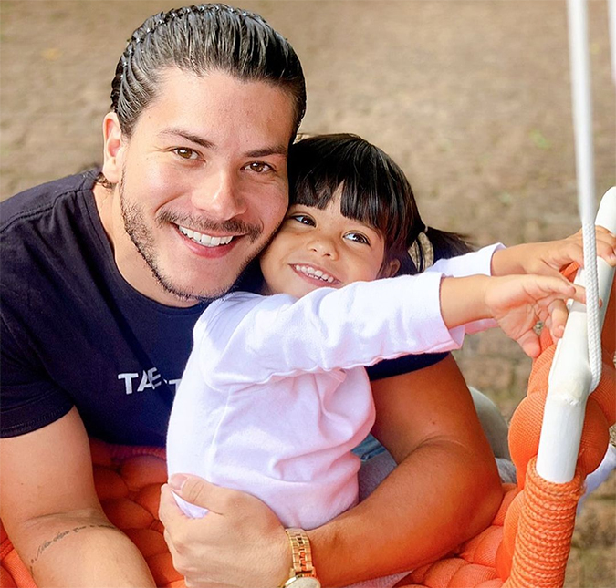 Arthur Aguiar ganha presente especial de Mayra Cardi e Sophia, sua filha: <I>Adorei o que vocês prepararam</I>