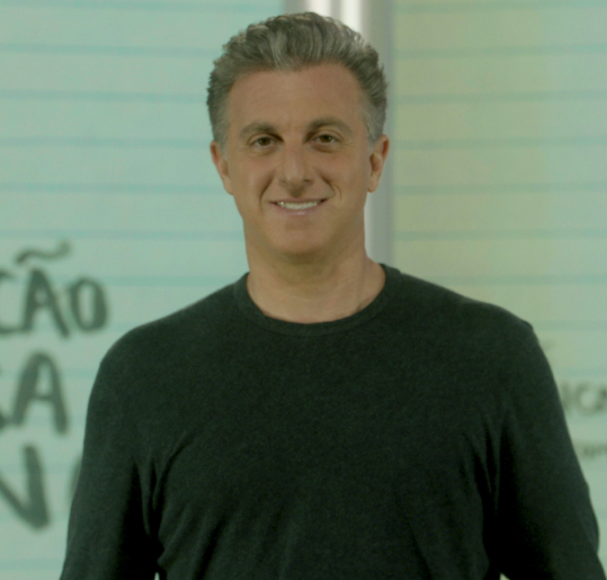 Programa de Luciano Huck já tem nome e primeira atração confirmada, diz colunista