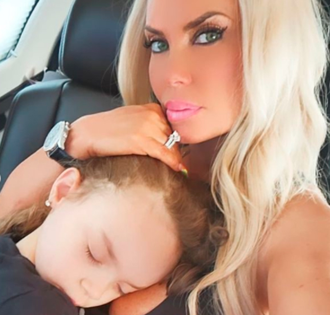 Coco Austin rebate críticas por amamentar filha de cinco anos de idade: <i>- Não vou parar porque sinto que é uma grande experiência</i>