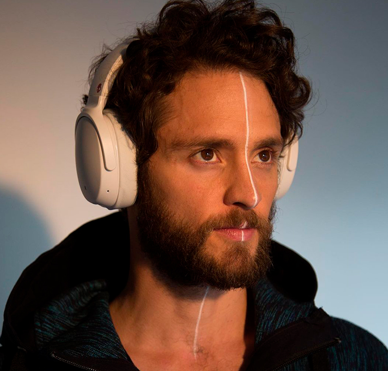 Ex-RBD Christopher Uckermann pede para prefeitura do Ceará não usar imagem do grupo na campanha de vacinação contra Covid-19