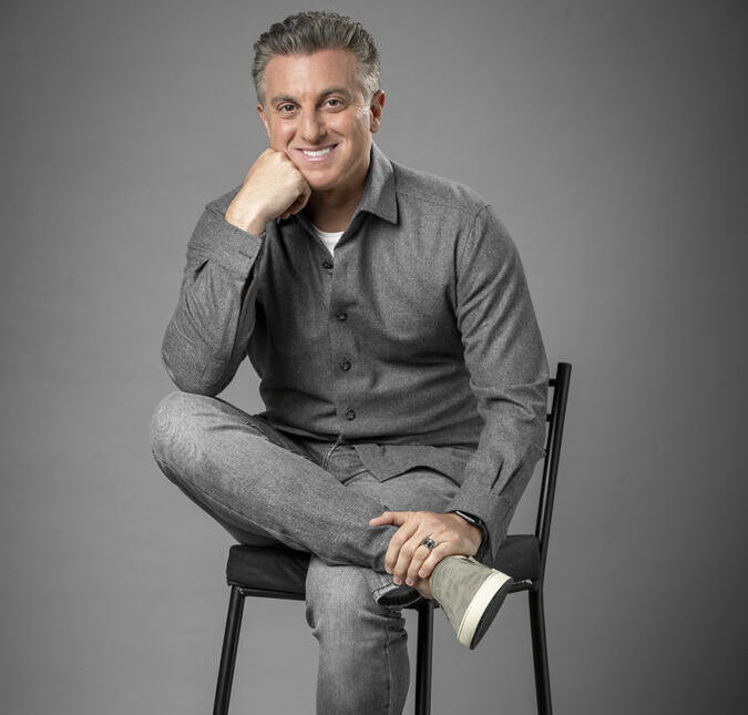 Luciano Huck se emociona ao gravar a última edição do <i>Caldeirão do Huck</i>