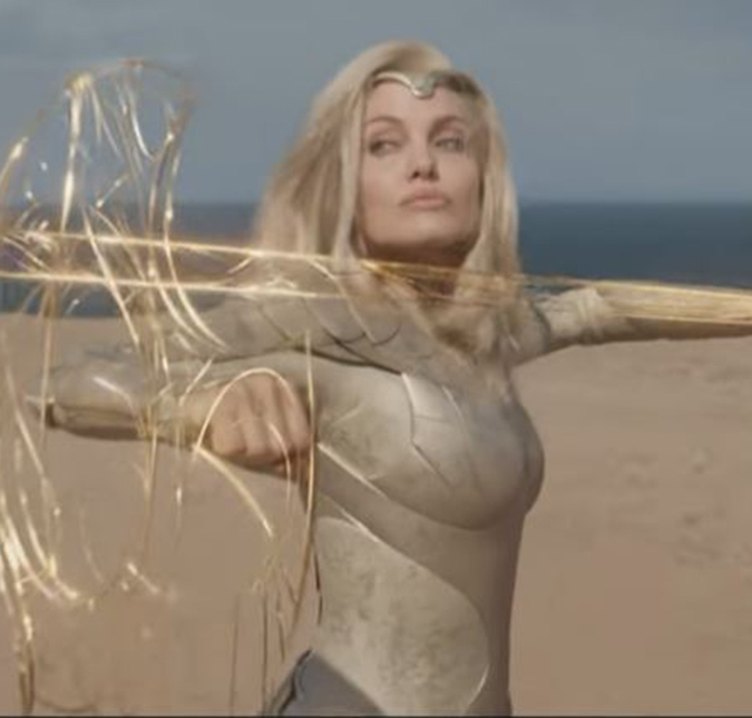 Novas imagens de Angelina Jolie caracterizada como Thena são reveladas em <i>trailer</i> final de <i>Os Eternos</i>; confira!