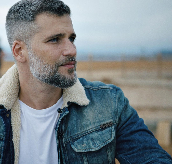 Bruno Gagliasso aparece curtindo conteúdo adulto em rede social, dá a entender que foi o <I>social media</I> e brinca com a situação: <I>Vocês gostam, né?</I>