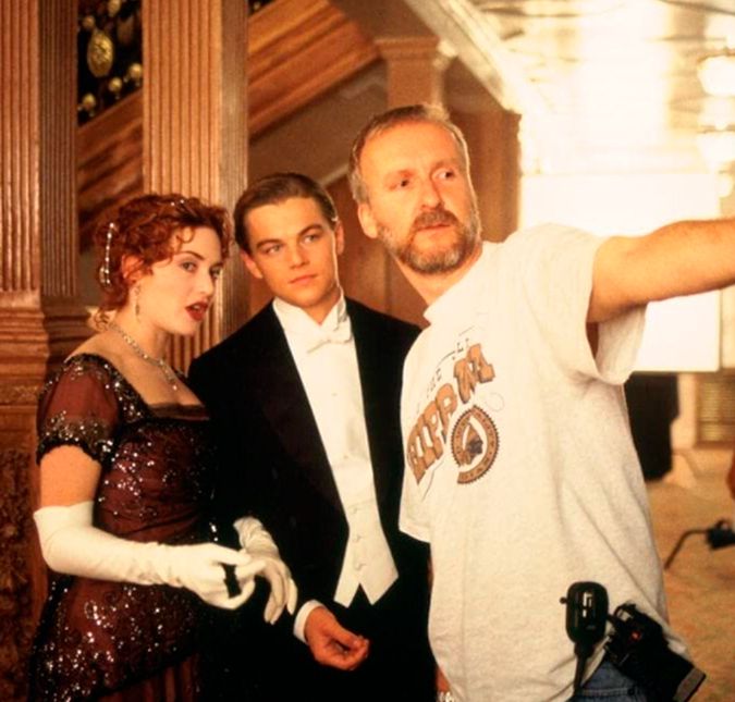 O diretor James Cameron realizou 12 expedições e mergulhos aos destroços do verdadeiro Titanic, ficando mais tempo no navio do que os próprios passageiros da embarcação. Além de dirigir, ele também editou, produziu e roteirizou o filme. O diretor James Cameron realizou 12 expedições e mergulhos aos destroços do verdadeiro Titanic, ficando mais tempo no navio do que os próprios passageiros da embarcação. Além de dirigir, ele também editou, produziu e roteirizou o filme.