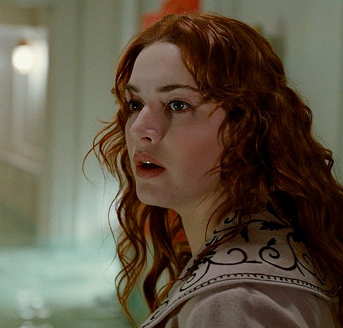 Para Kate Winslet também não foi tão simples conseguir o papel de Rose. Ela precisou disputar com Madonna, Sharon Stone, Nicole Kidman, Gwyneth Paltrow, Winona Ryder e Uma Thurman. Winslet insistiu tanto que chegou a mandar flores para Cameron com recados assinados como sendo da sua Rose. Quando finalmente conseguir fazer parte do elenco, Kate decidiu fazer suas cenas na água sem roupa térmica, acreditando que tornaria sua performance mais real, resultando numa pneumonia para a artista. Para Kate Winslet também não foi tão simples conseguir o papel de Rose. Ela precisou disputar com Madonna, Sharon Stone, Nicole Kidman, Gwyneth Paltrow, Winona Ryder e Uma Thurman. Winslet insistiu tanto que chegou a mandar flores para Cameron com recados assinados como sendo da sua Rose. Quando finalmente conseguir fazer parte do elenco, Kate decidiu fazer suas cenas na água sem roupa térmica, acreditando que tornaria sua performance mais real, resultando numa pneumonia para a artista.