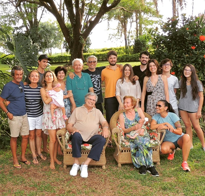 Glória Menezes olha de forma apaixonada para Tarcísio Meira em foto publicada pela nora: <I>Trocar a dor pelas lembranças lindas</I>