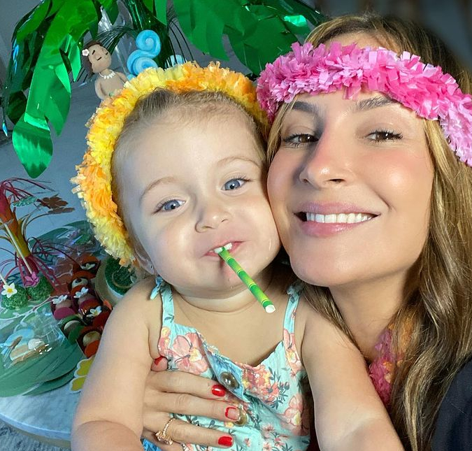 Claudia Leitte compartilha fotos da festinha que fez para a filha