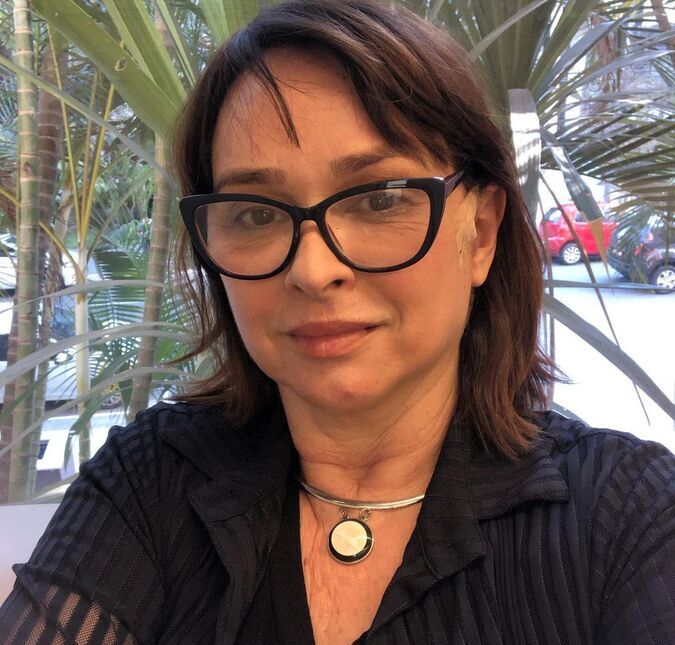 Após cirurgia na cabeça, Myrian Rios sofre com pequeno sangramento no ouvido