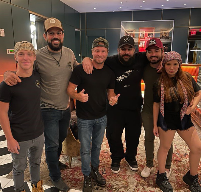 Em turnê, Fernando e Sorocaba encontram Brian Littrell, da <i>boyband Backstreet Boys</i>, nos Estados Unidos