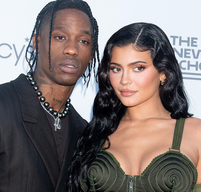 Após detalhe em foto, fãs estão convencidos de que Kylie Jenner está grávida de um menino; entenda!