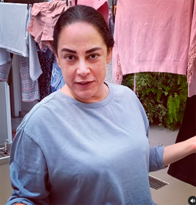 Silvia Abravanel exibe vídeo fazendo tarefas domésticas após funcionária pegar Covid-19: <i>Temos que saber fazer de tudo</i>