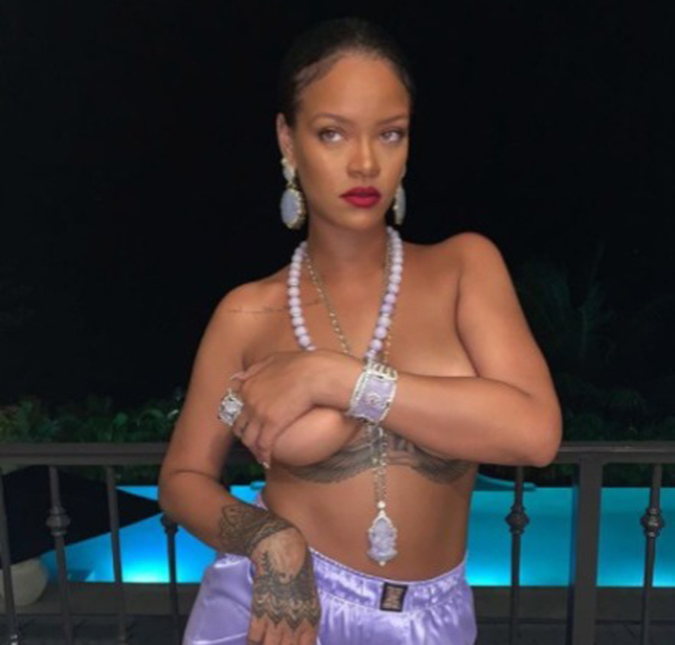 Rihanna usa <I>look</i> sem sutiã e exibe barriga em primeiro passeio público desde o anúncio da gravidez