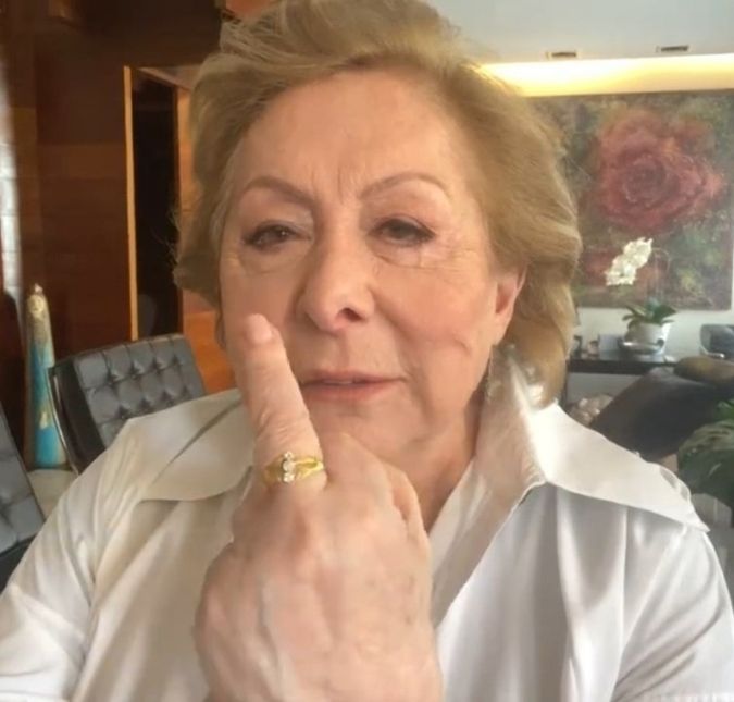 Aracy Balabanian relembra Paulo Gustavo, se emociona ao vivo e diverte internautas ao mostrar dedo do meio sem querer, entenda!