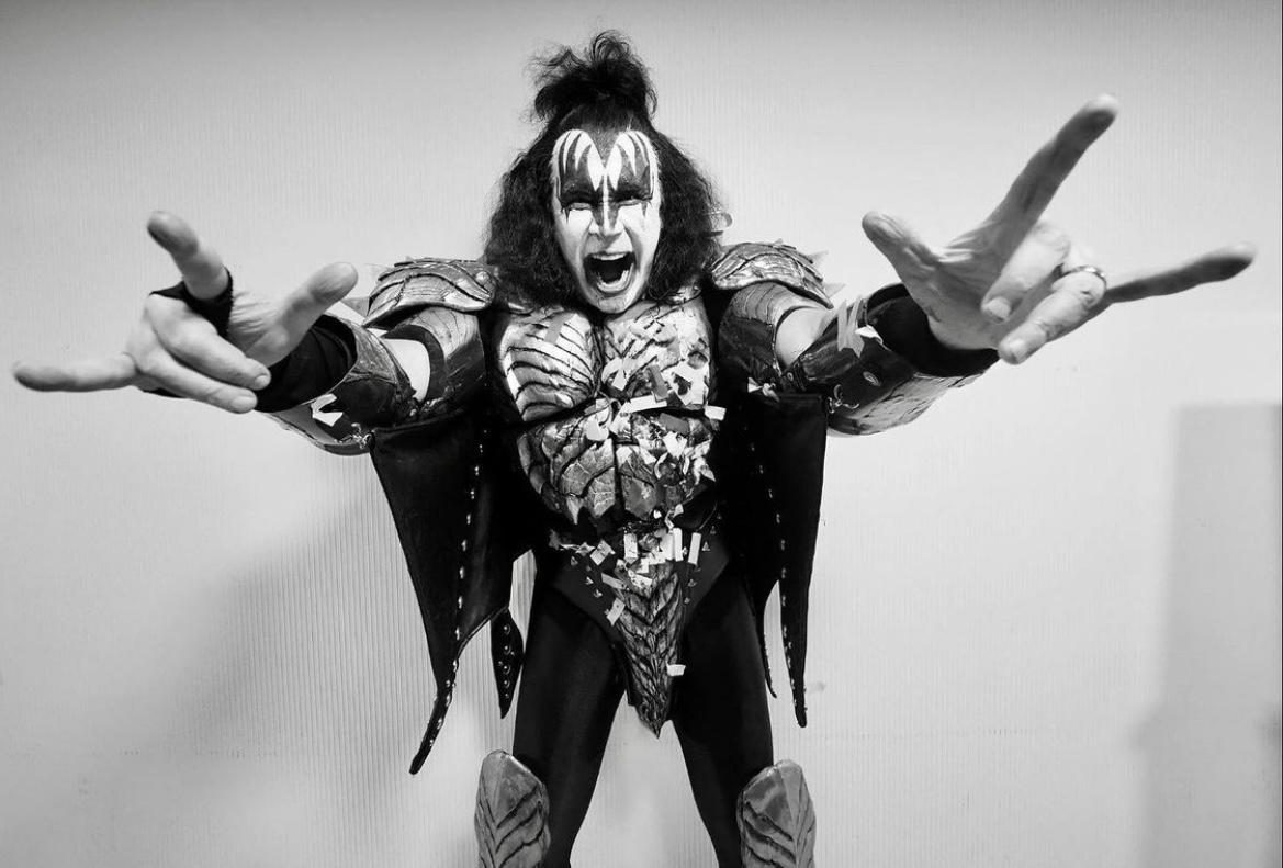 Genne Simmons, do Kiss, testa positivo para Covid-19