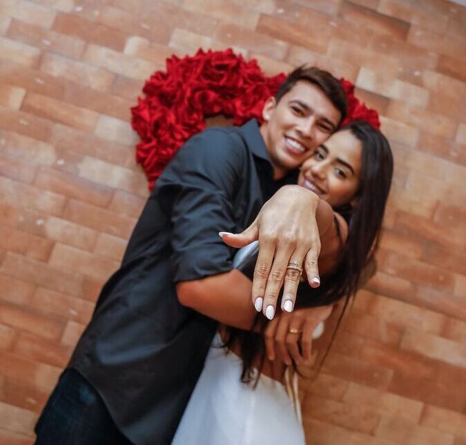 Mirella Santos, da <i>Ilha Record</i>, se casa com surfista Gabriel Farias