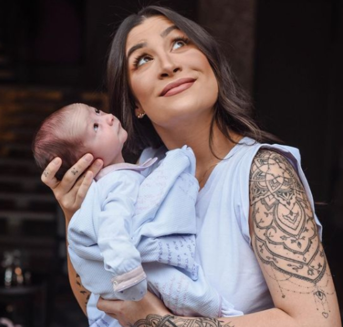 Bianca Andrade fala sobre dificuldade da amamentação tendo prótese de silicone