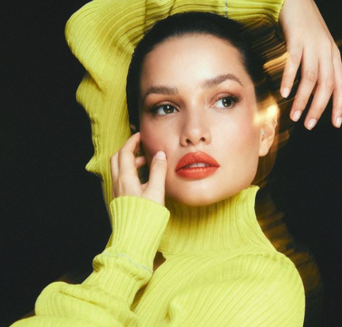 Após polêmicas, Juliette Freire troca a capa de seu novo <I>EP</i>