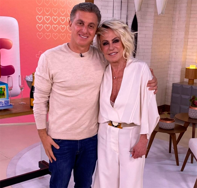 Luciano Huck celebra 50 anos de idade ao lado de Ana Maria Braga e se emociona; veja