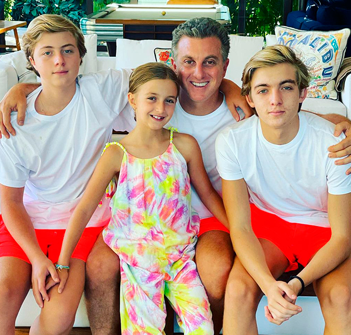 Luciano Huck relembra acidente do filho Benício: <i>Vi Angélica se jogar no chão, gritando na porta do centro cirúrgico</i>