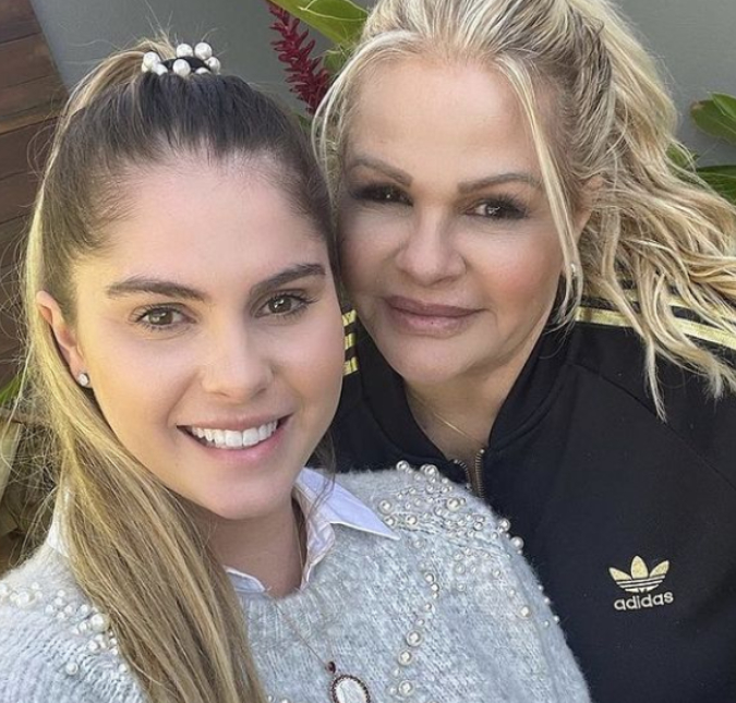 Monique Evans fica emocionada com a gravidez de Bárbara Evans