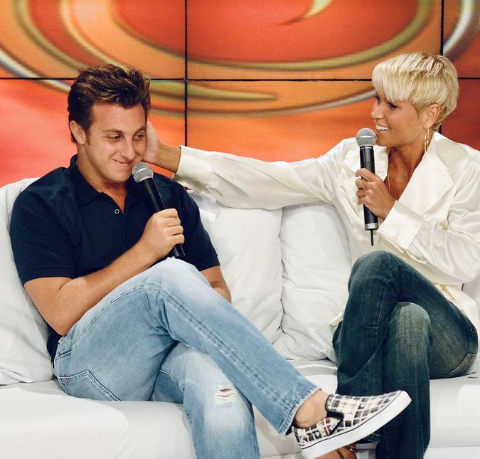 Xuxa Meneghel revira o baú e compartilha foto antiga ao lado de Luciano Huck, veja!