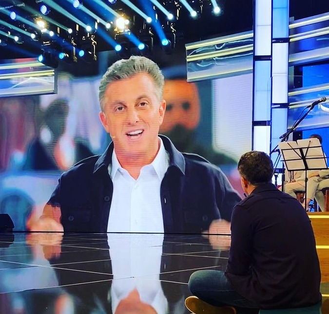 Luciano Huck desabafa após primeiro dia do novo programa: <I>Cansado, aliviado e muito feliz!</i>