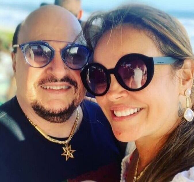 Viúva de Paulinho, do <i>Roupa Nova</i>, revela que filhos do cantor já falavam na herança no dia da cremação