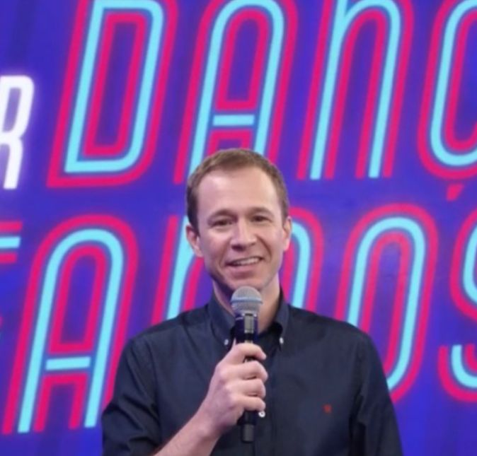 ...e como era de se esperar, a apresentação de Leifert rendeu ótimos comentários na emissora e nas redes sociais. Dias depois e por conta do ótimo rendimento, foi anunciado pela emissora que Fausto Silva adiantou a sua saída e que Tiago Leifert assumiria de vez os domingos da Globo. Uau! ...e como era de se esperar, a apresentação de Leifert rendeu ótimos comentários na emissora e nas redes sociais. Dias depois e por conta do ótimo rendimento, foi anunciado pela emissora que Fausto Silva adiantou a sua saída e que Tiago Leifert assumiria de vez os domingos da Globo. Uau!