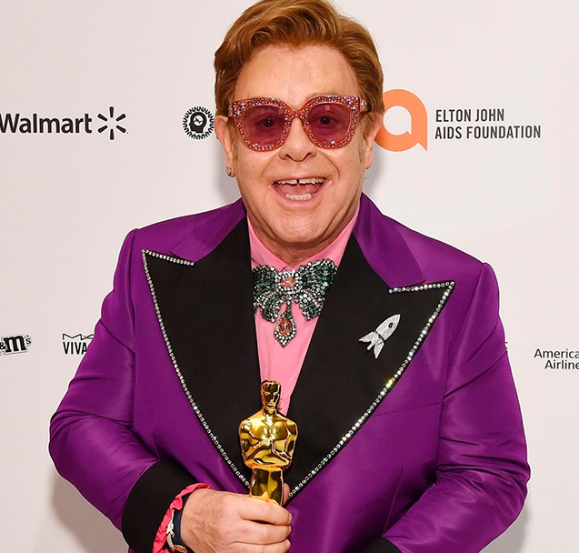 Elton John sofre queda e adia turnê para fazer cirurgia: <i>Sinto dores e desconforto</i>